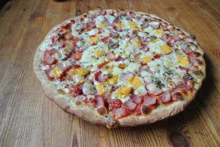 Pizza jambon/emmental/mozarella/cheddar