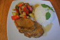 Plat végétarien : Riz nature, Tofu à la tomate et aux légumes